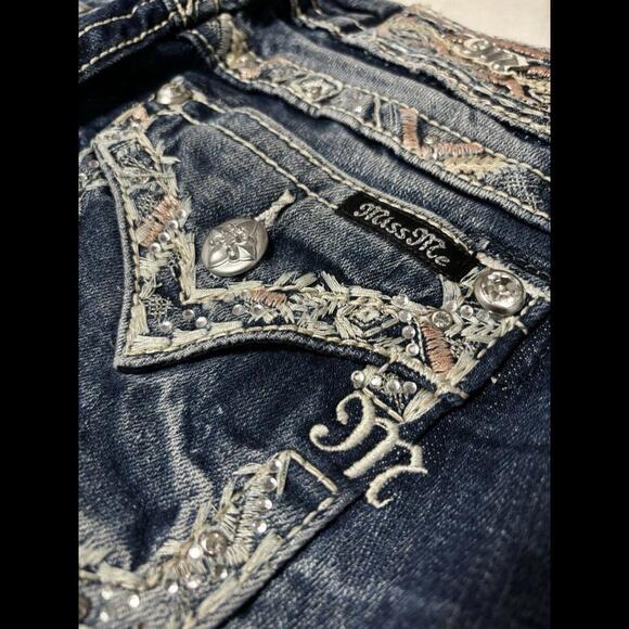 NWT. Miss Me Signature Cropped Embellished Rhinestone Jeans Sz 24” JE8667C Sexy - Picture 6 of 10